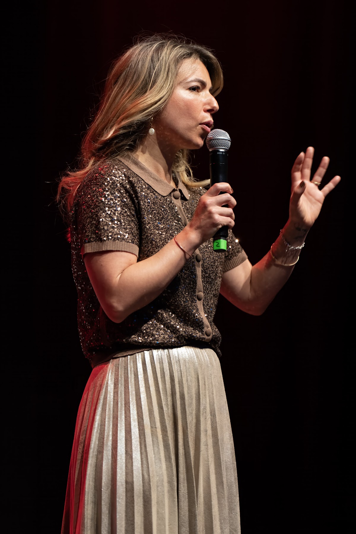 Simone on stage at TEDxPraça Gil Eanes